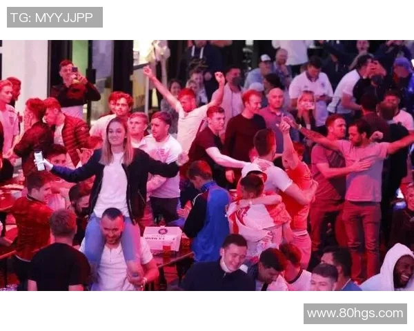 队友齐心协力为选手举办生日派对惊喜庆祝活动